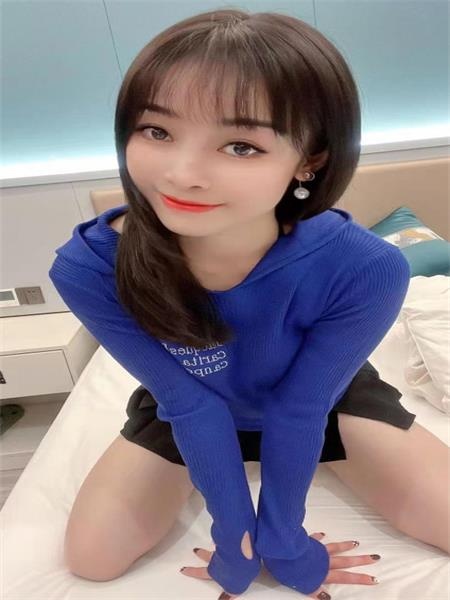 清纯小丽丽，前凸后翘臀