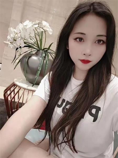 颜值大美女思雪，操起来特敏感