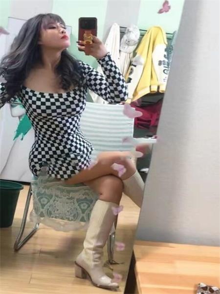 服务系大胸妹子