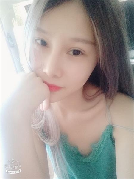 性格温柔的邻家嫩妹