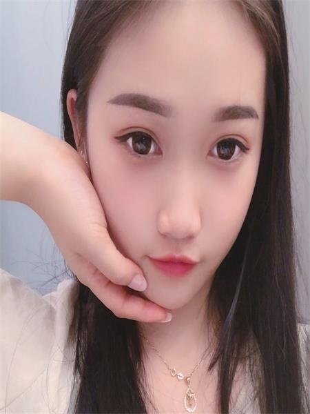 乖萌萌的00后嫩妹