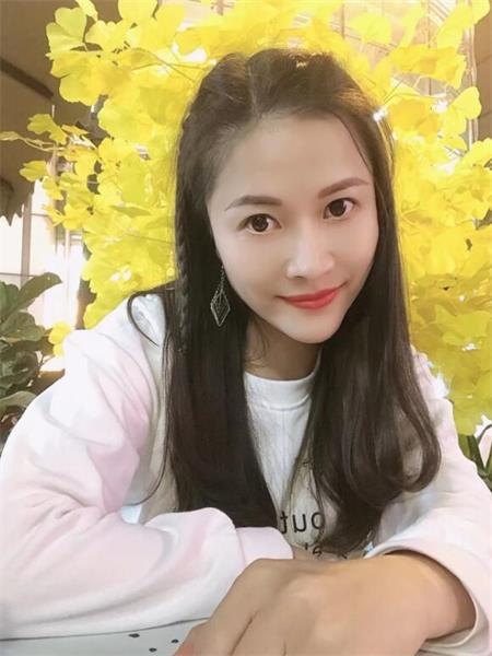 梅花园大胸美女