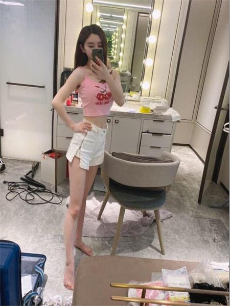 小巧可爱型妹子