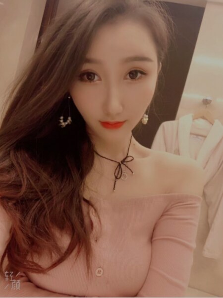 性感乖巧的大美女