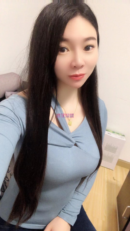 小东门肤白胸大的艳儿