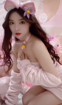 浮桥附近的骚妹月儿