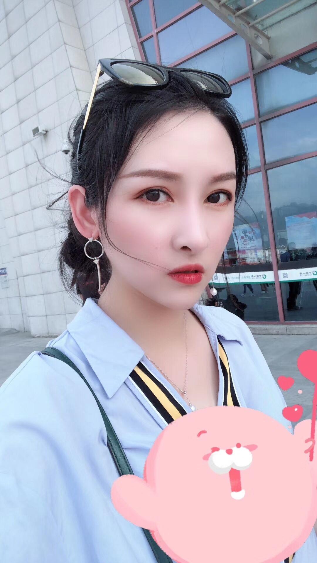 东门万达附近的长腿果果