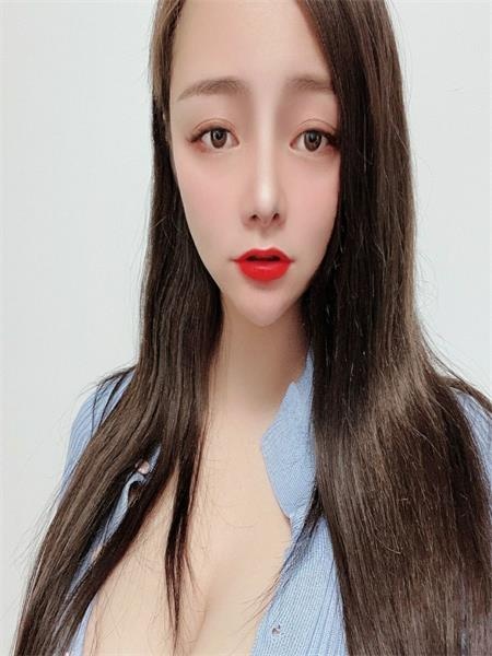 自聊自做的多情妹子