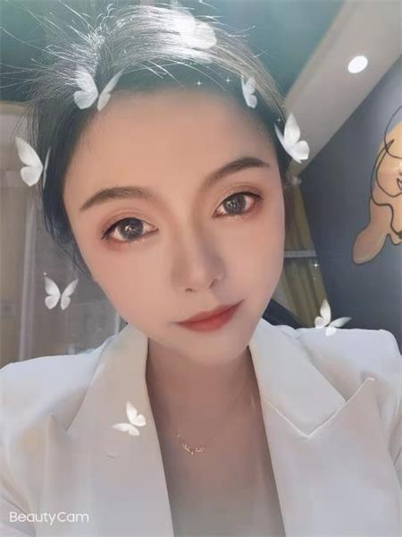 嫩妹素颜比化妆好看