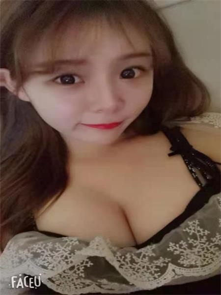 两个小妹颜值都很高，可以双