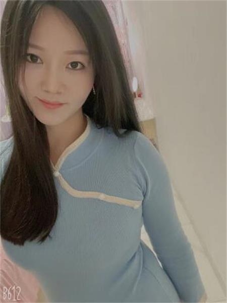 身材颜值不错的骚女