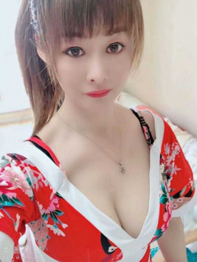 中和萝莉型美女小七