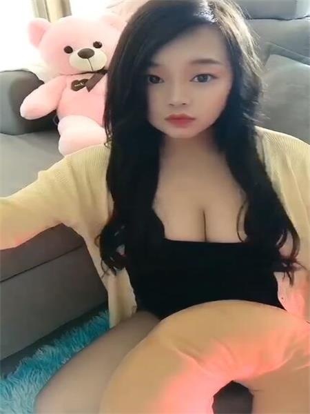 身材贼好的果粒妹妹