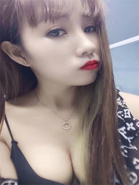 风骚大胸妹