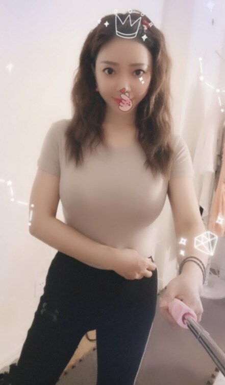 服务很好的大胸女