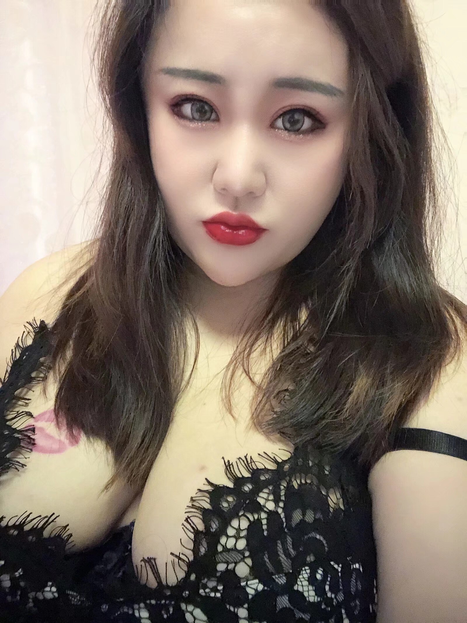 肤白貌美的欣欣