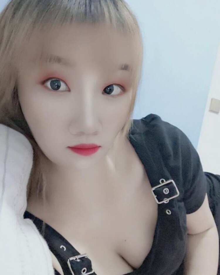 宝龙广场美女小雅