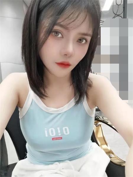精致小美女黄浦琪宝