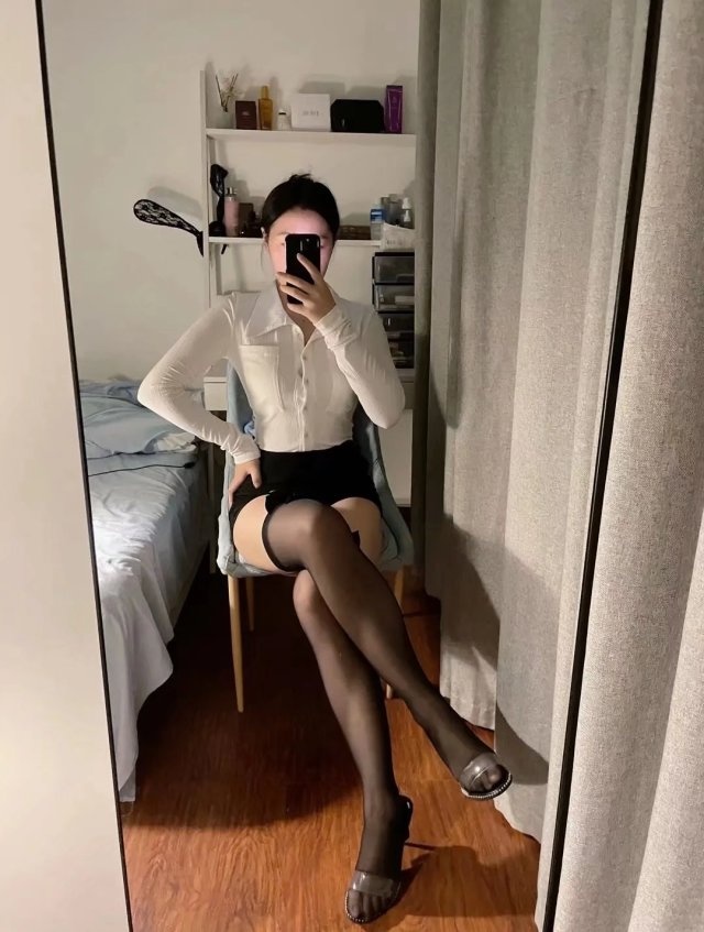兼职妹妹随和温柔，刚下海