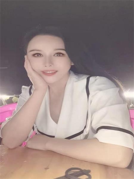 上了个精致女人