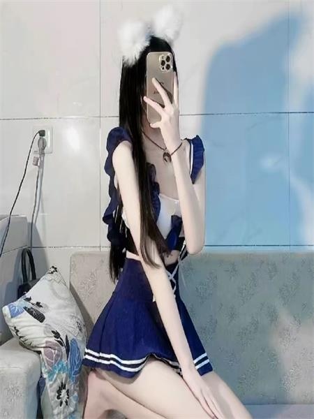 年轻漂亮的的咪咪