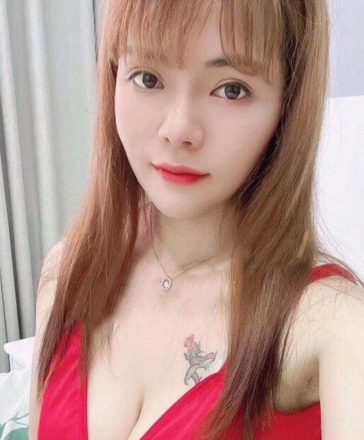 天桥大奶少妇