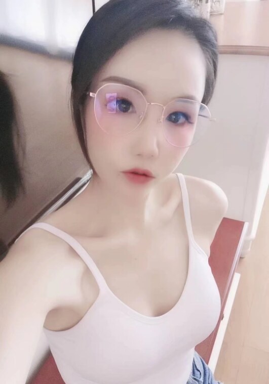 鄞州菲儿，白嫩可爱