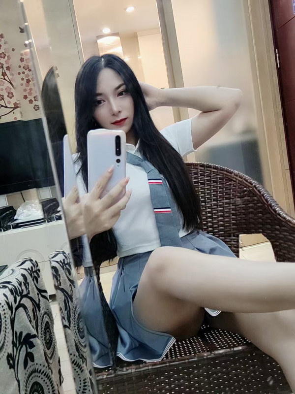 御姐风超温柔的小姐姐可乐