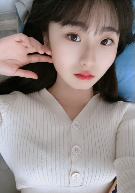 白嫩柔软的妹子