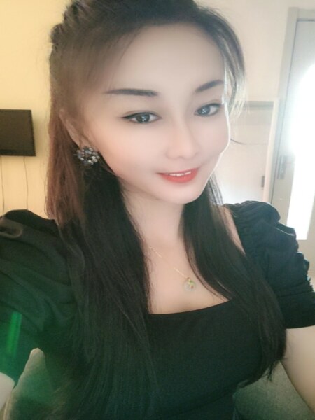 散发成熟女性美的雨柔