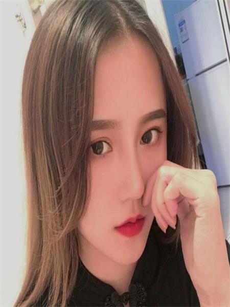新来的00后妹子