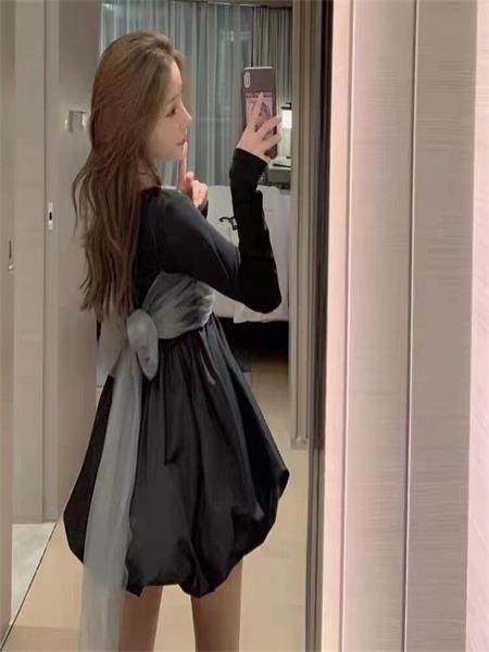 小妹妹非常会玩
