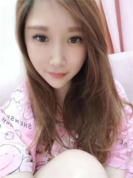 清秀温柔的兼职妹子