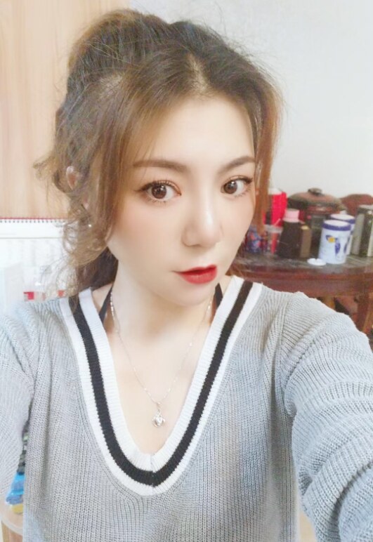  双龙广场少妇涂涂