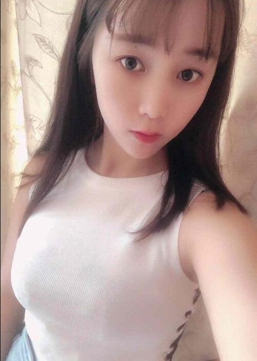 温柔粉嫩的大胸妹