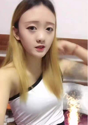 清纯小女神，前凸后翘