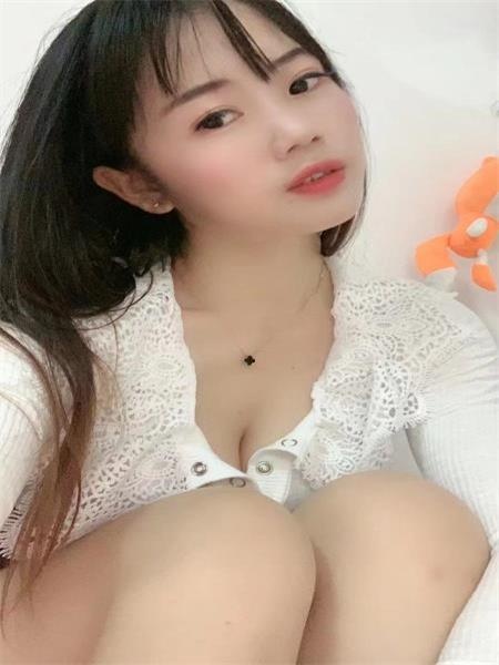 体验嫩妹依依