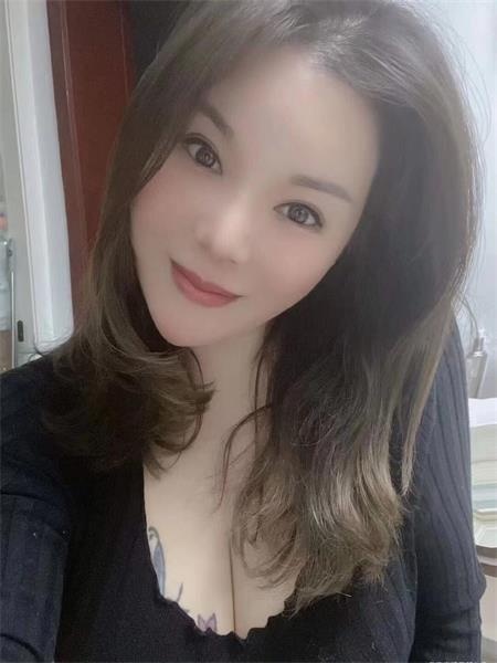 骚气十足的小少妇