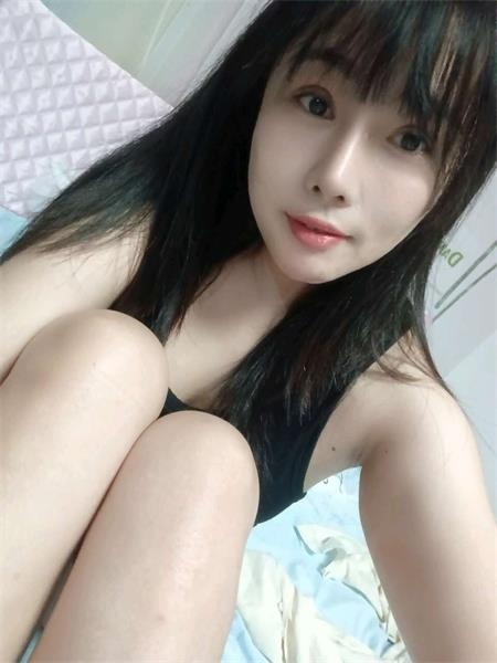 西乡小爆乳妮子
