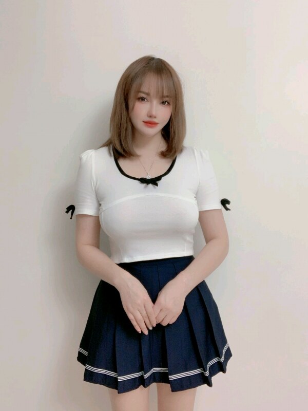 福田前凸后翘小骚货