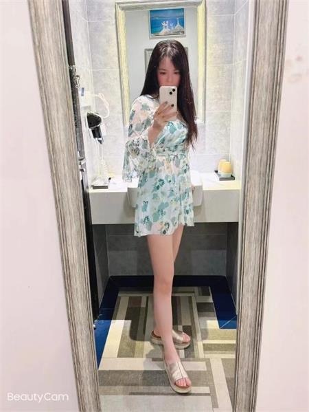漂亮的妹子初夏