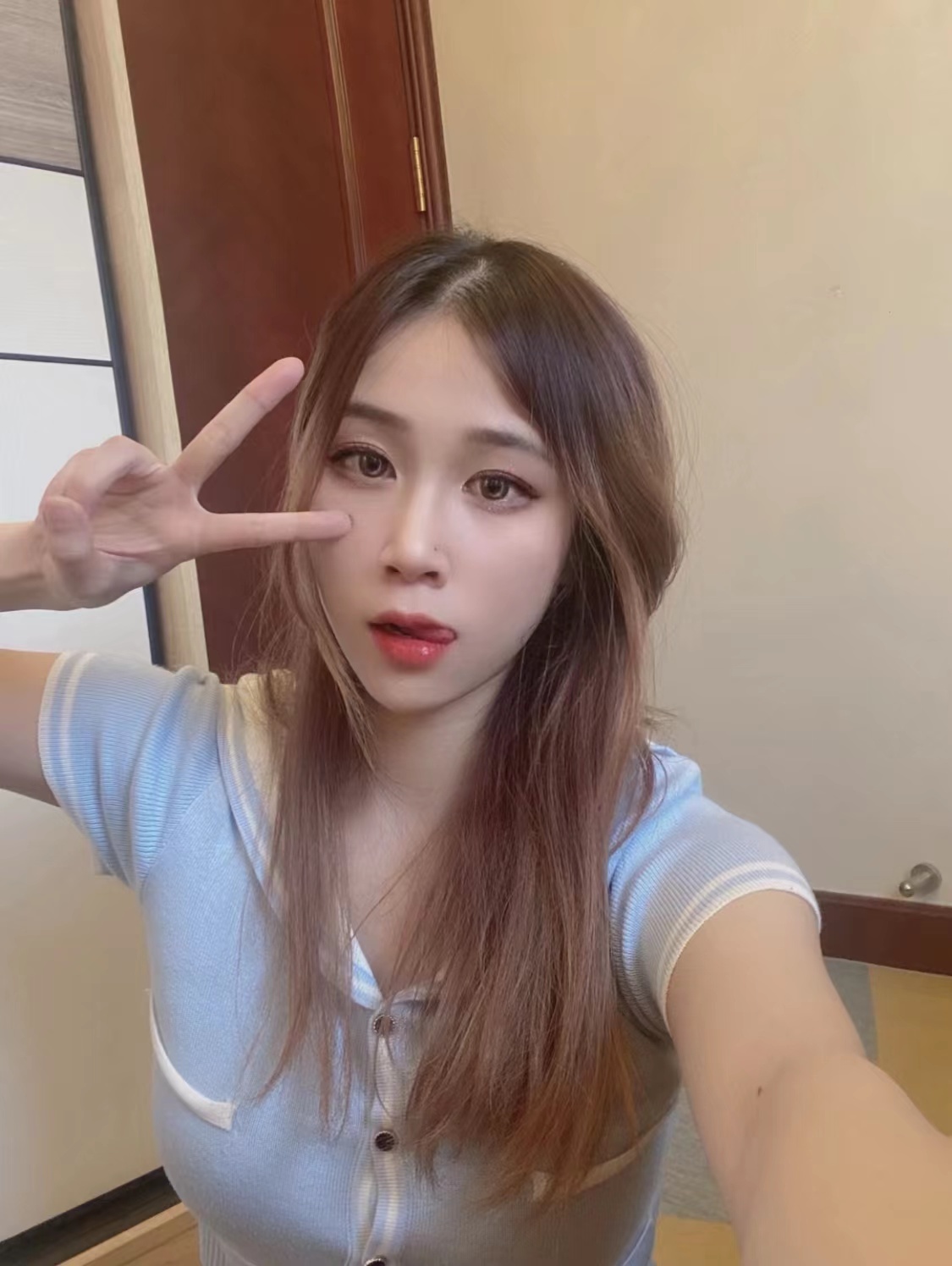 海珠大胸妹小西
