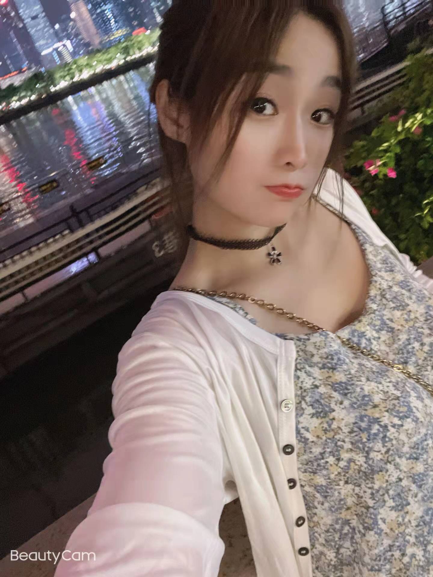 海珠清秀大胸璐璐