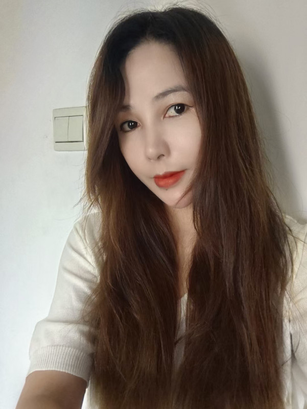 窖口美女淡淡