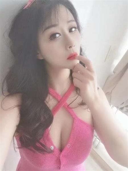 妩媚动人的小姐姐