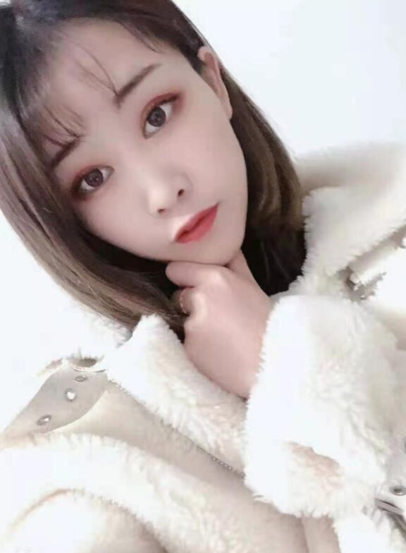 长相标致的甜诱少女