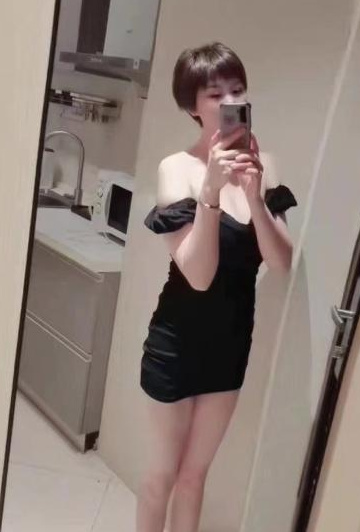 包河短发气质美女