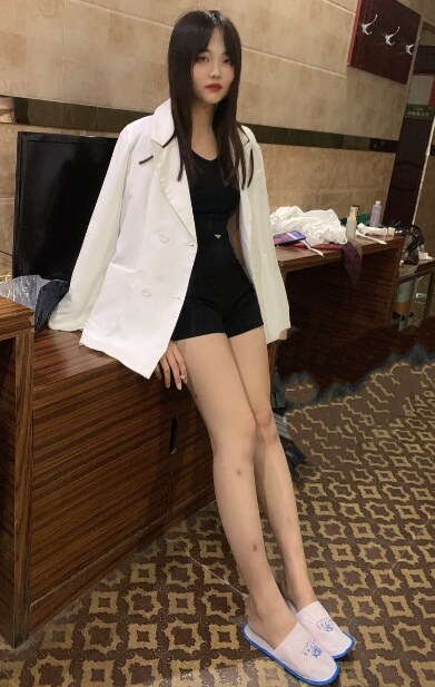 兼职学生妹，长腿诱人