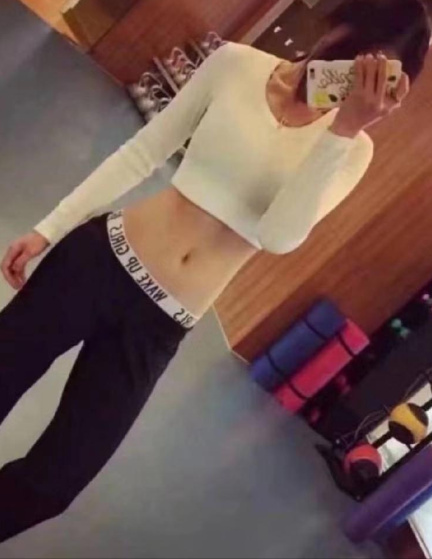 前凸后翘的极品美女