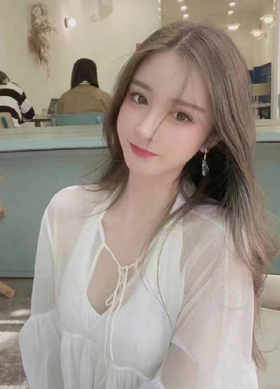 胸很大的年轻妹子